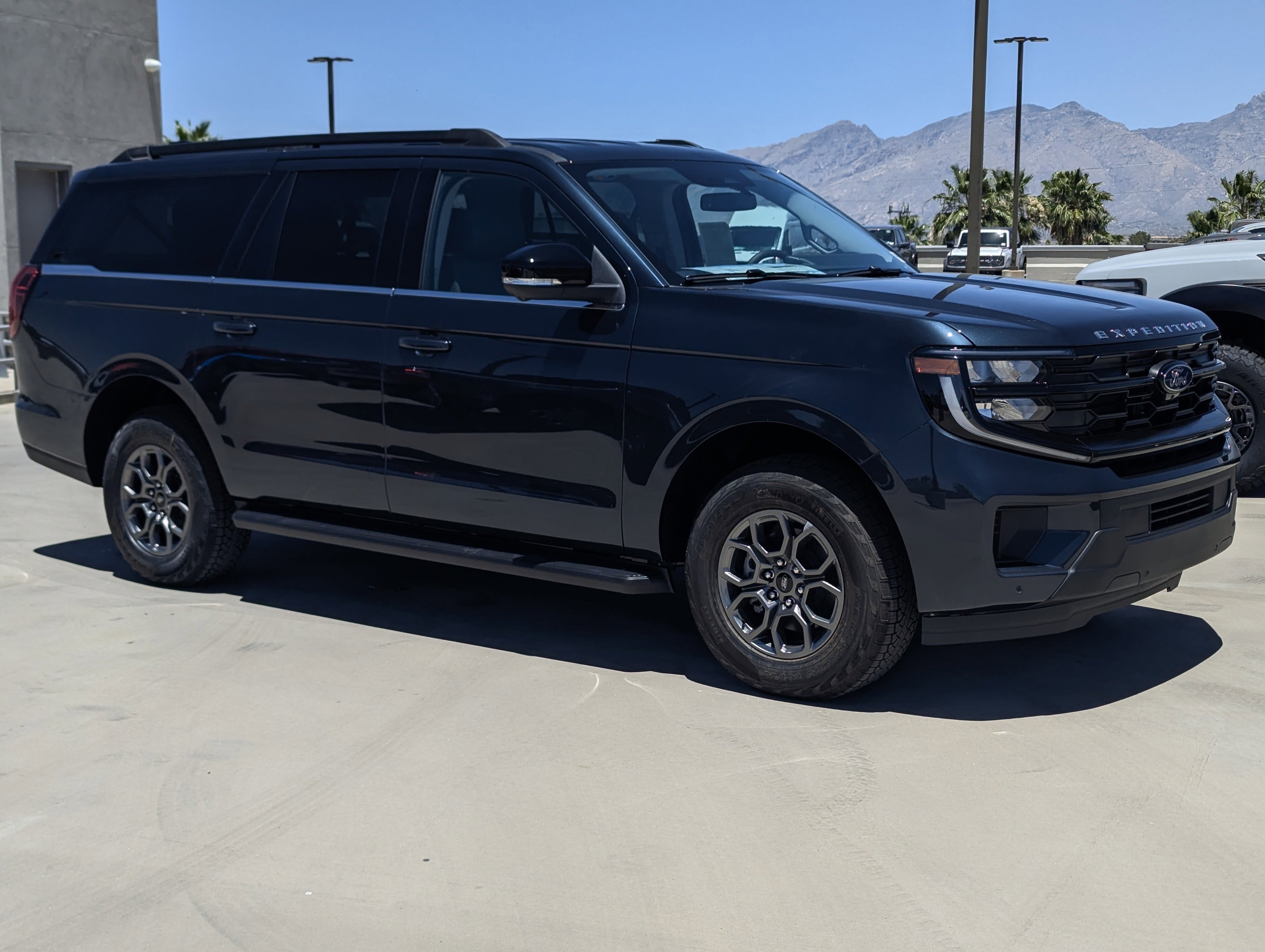 2026 Ford Expedition MAX Active