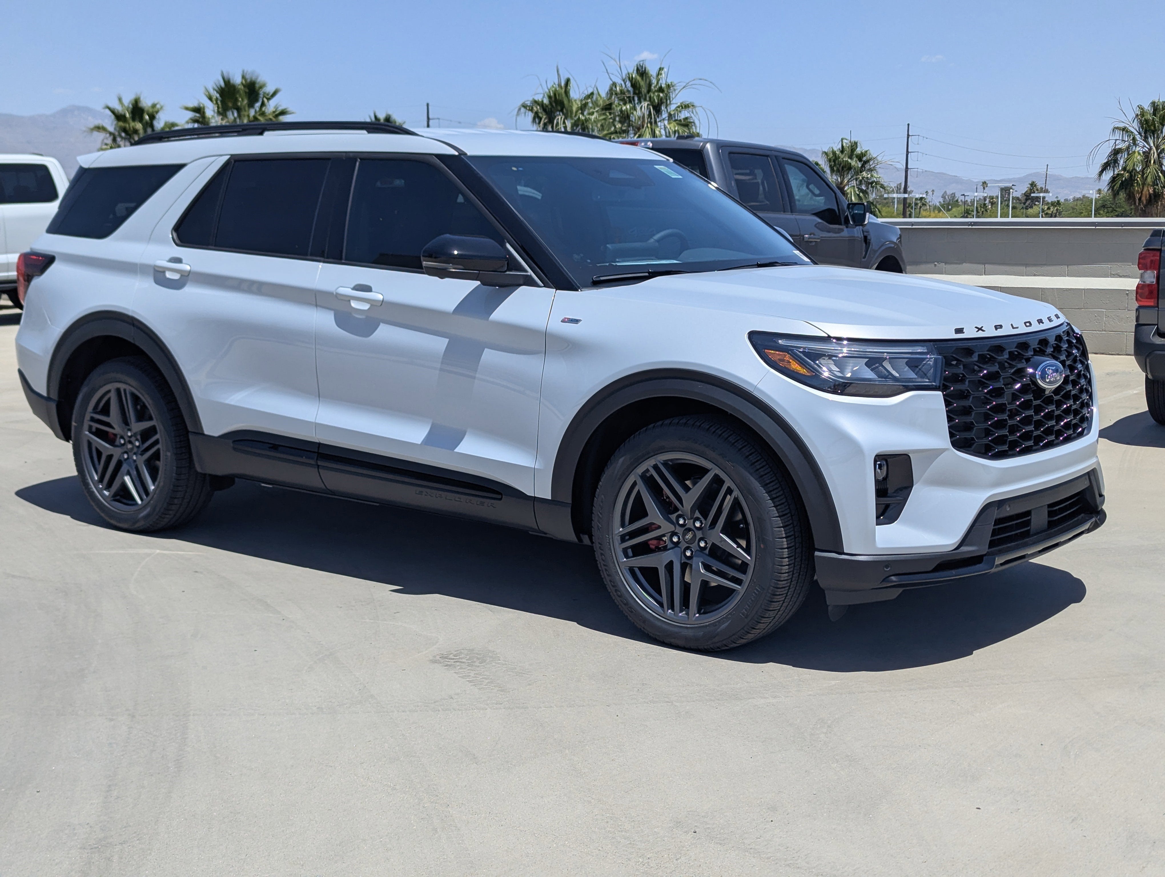 2026 Ford Explorer ST-LINE RWD's photo