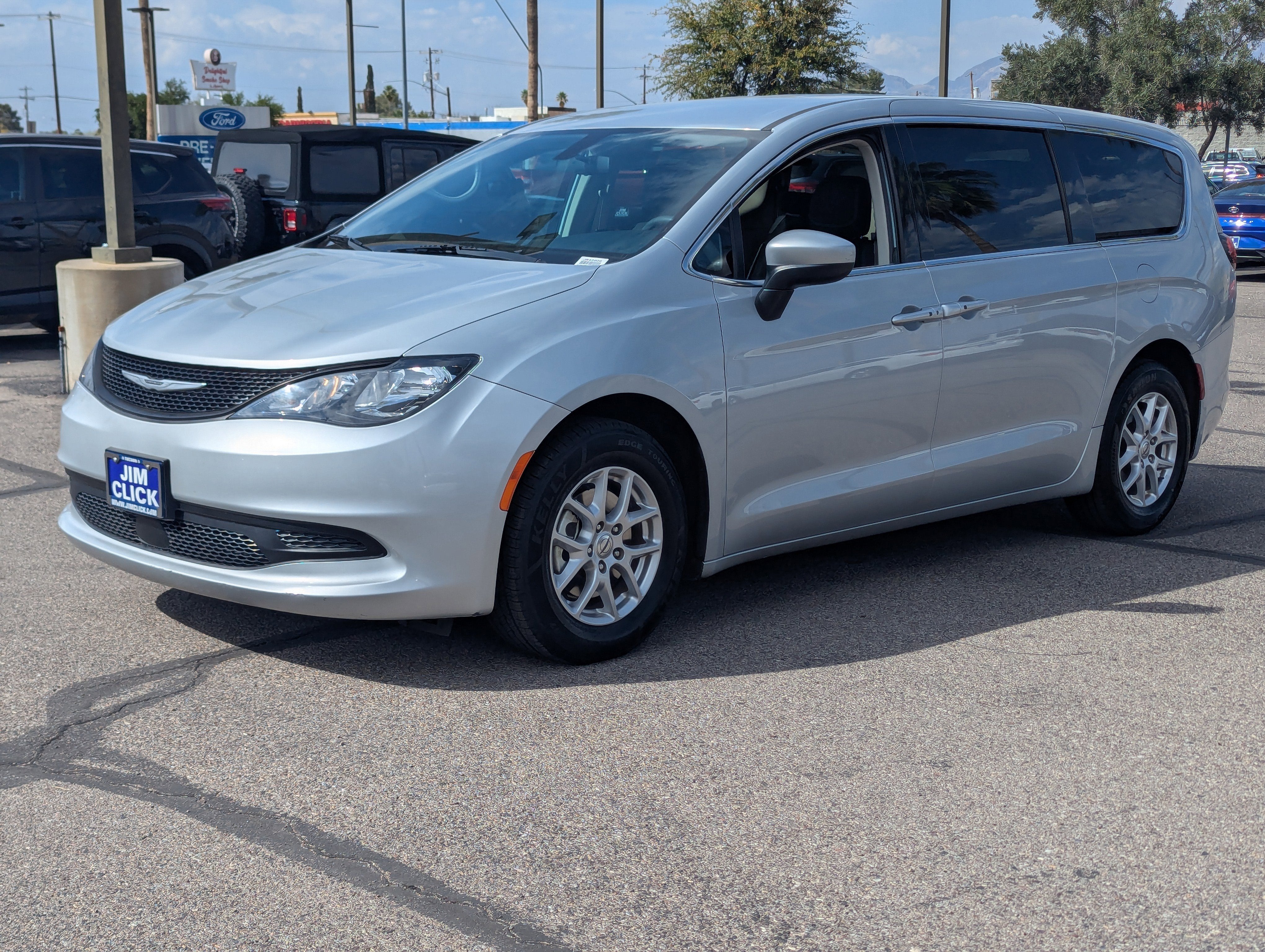 2022 Chrysler Voyager LX