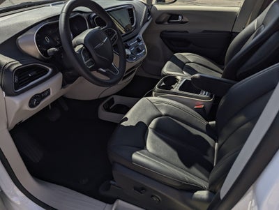 2024 Chrysler Pacifica Hybrid Select