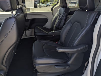 2024 Chrysler Pacifica Hybrid Select