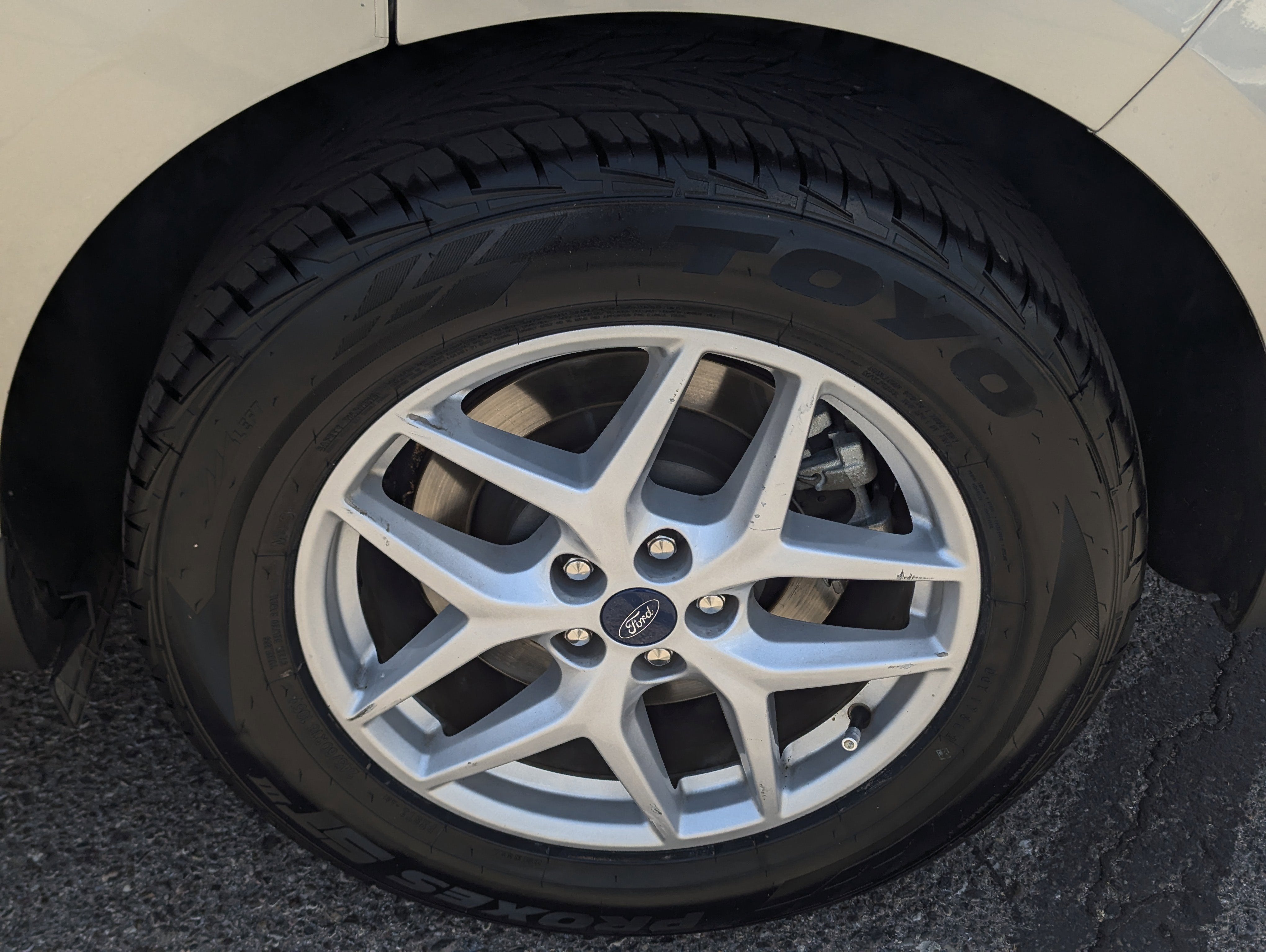 2022 Ford Edge Base