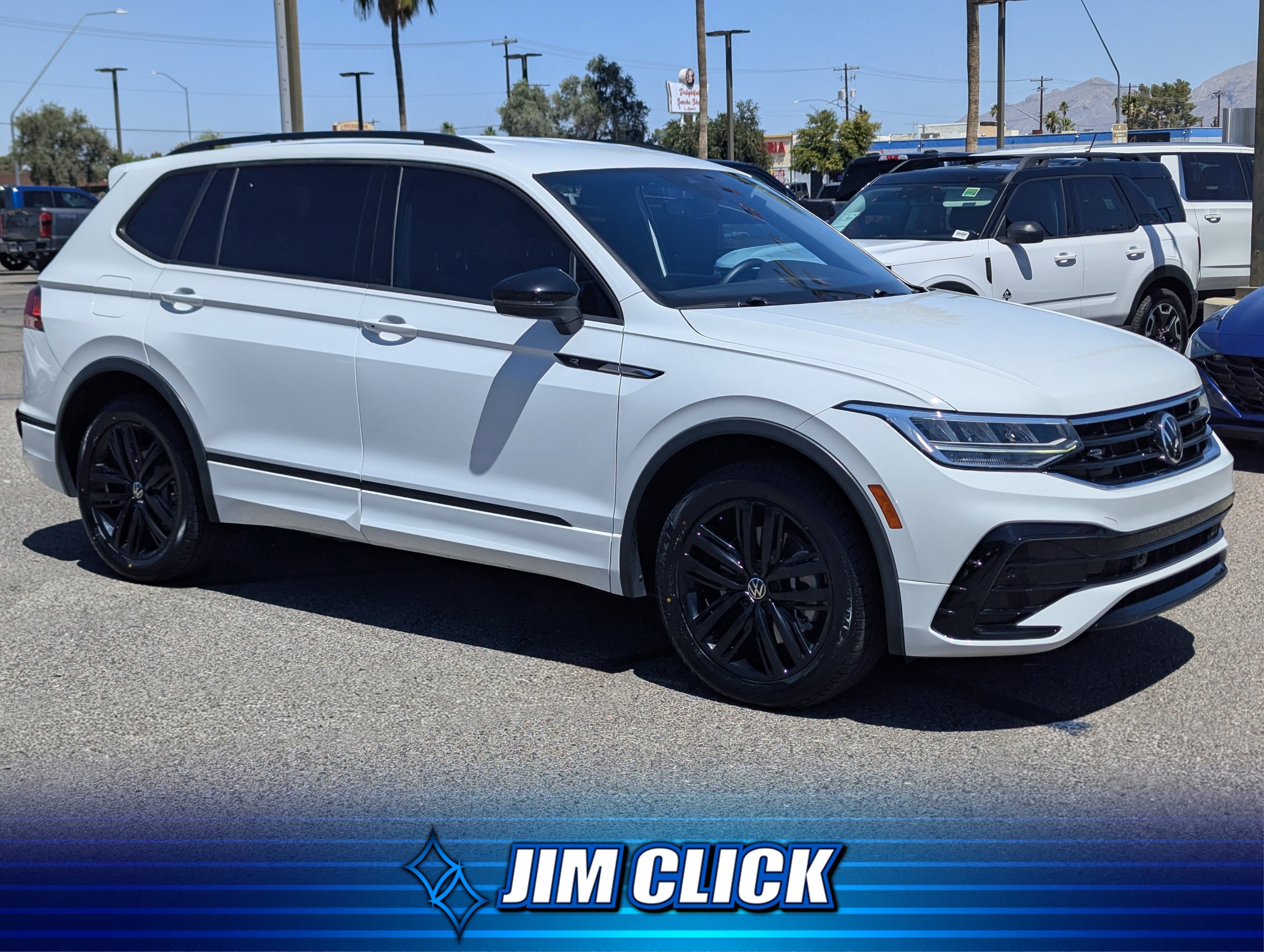 2022 Volkswagen Tiguan 2.0T SE R-Line Black's photo