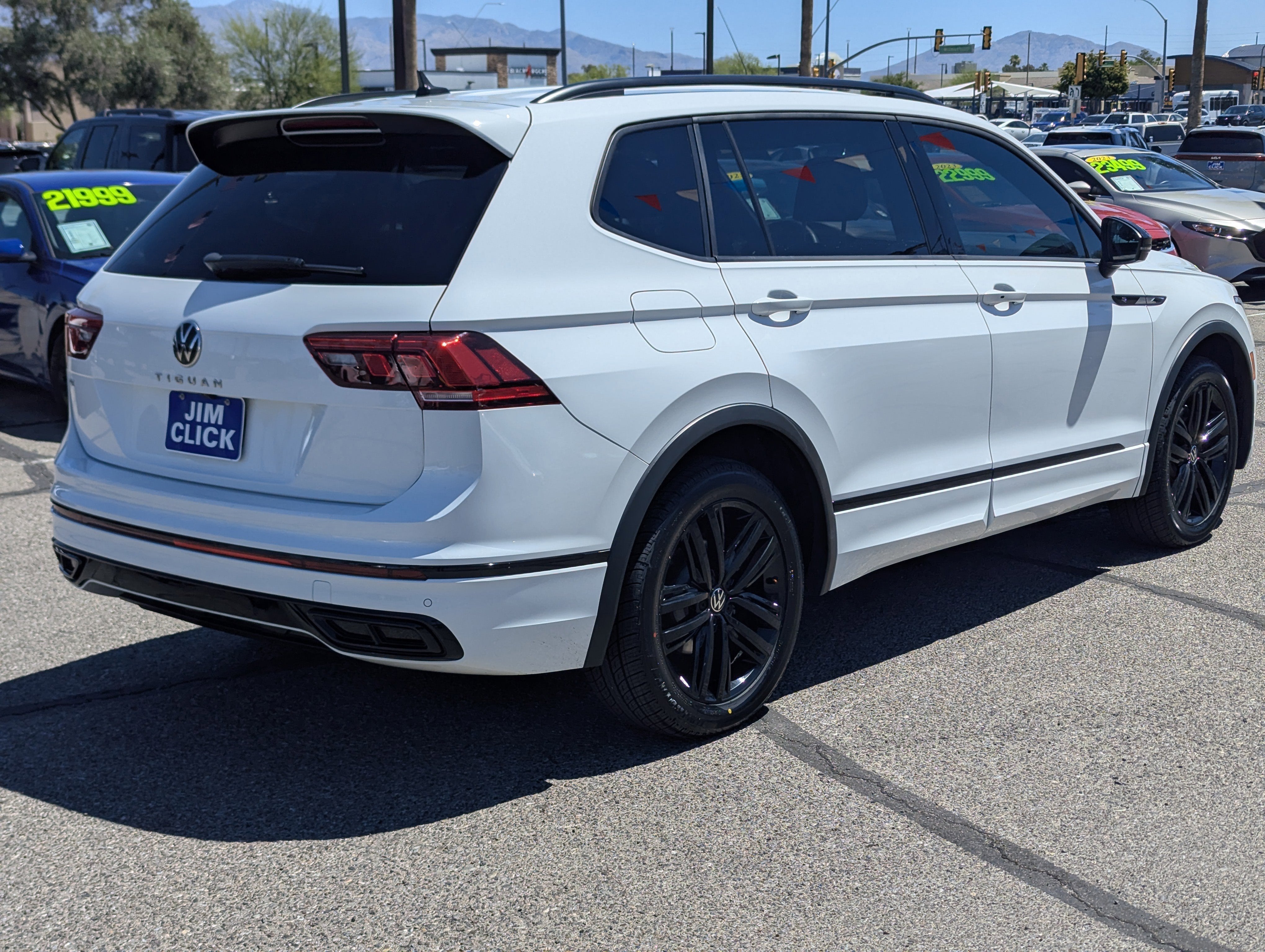 2022 Volkswagen Tiguan SE R-Line Black