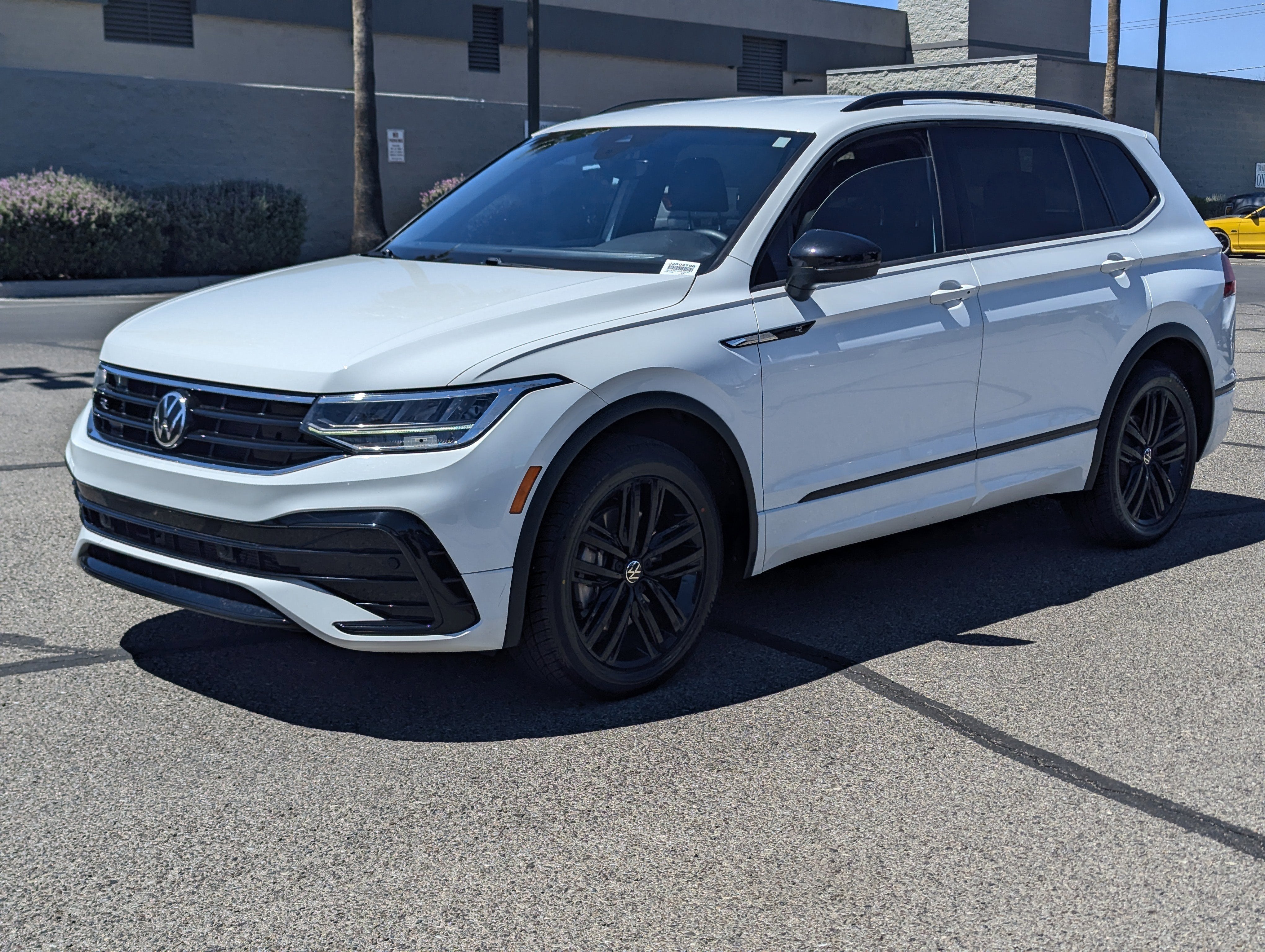 2022 Volkswagen Tiguan SE R-Line Black