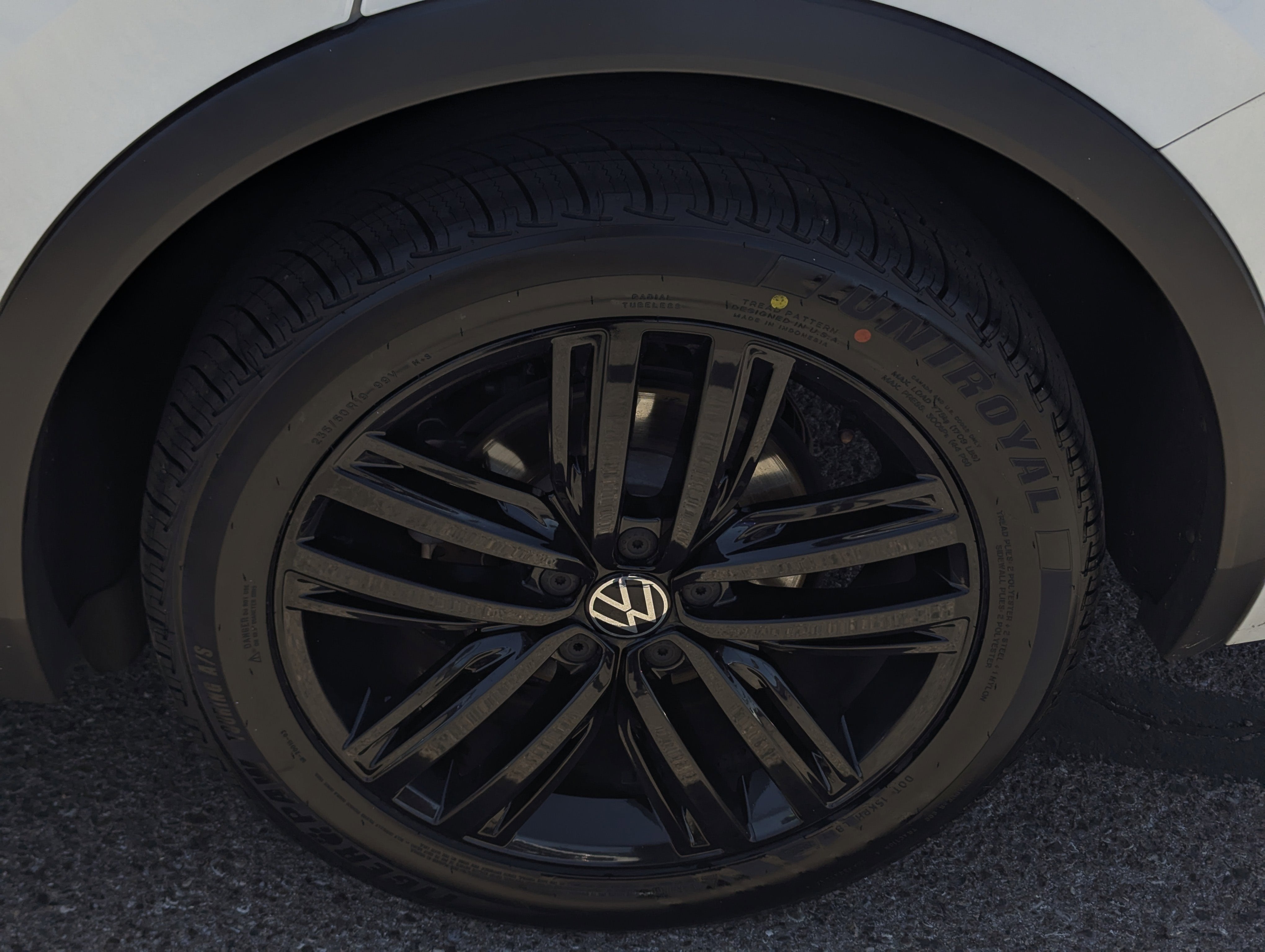 2022 Volkswagen Tiguan SE R-Line Black