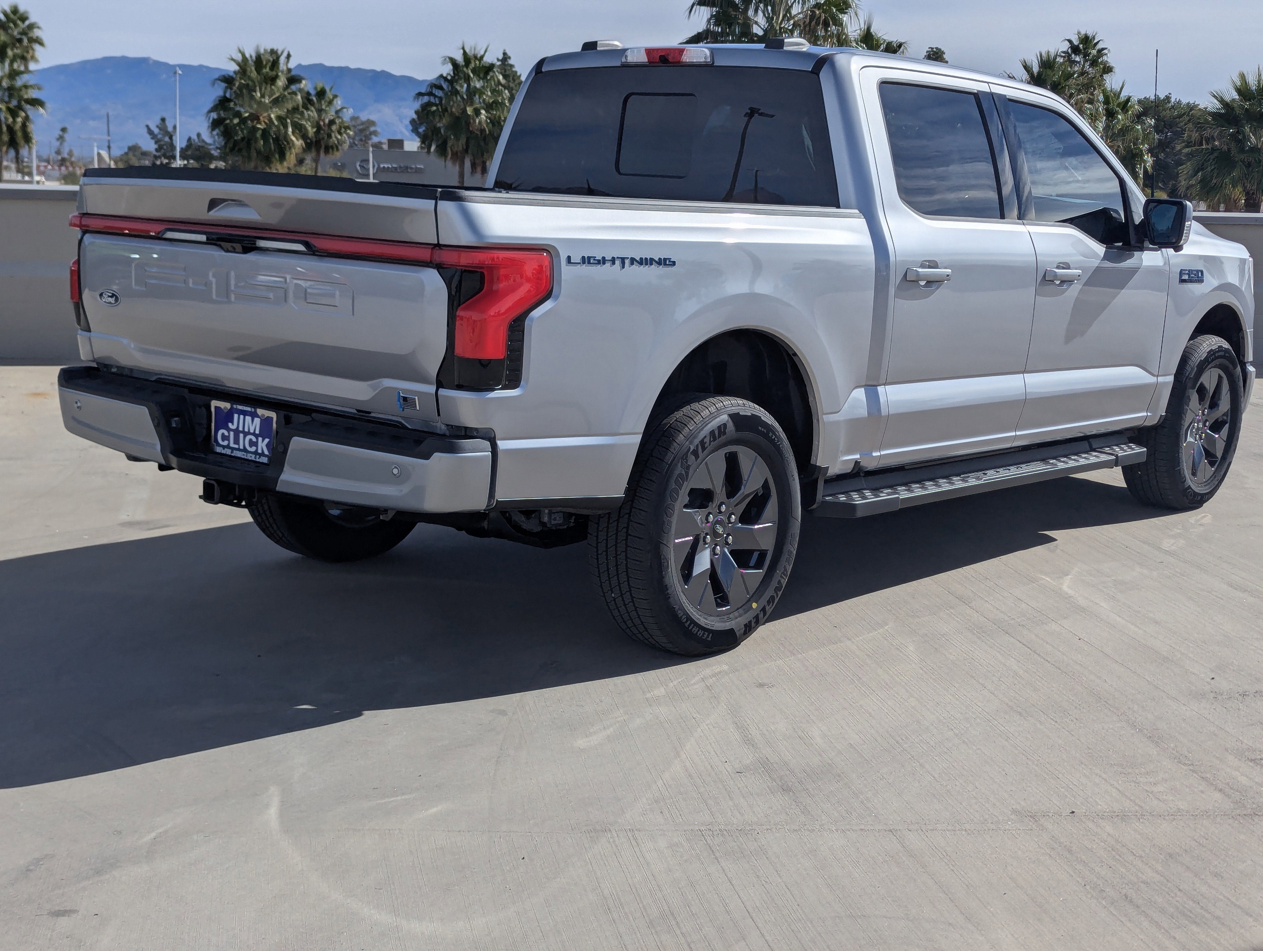 2025 Ford F-150 Lightning LARIAT