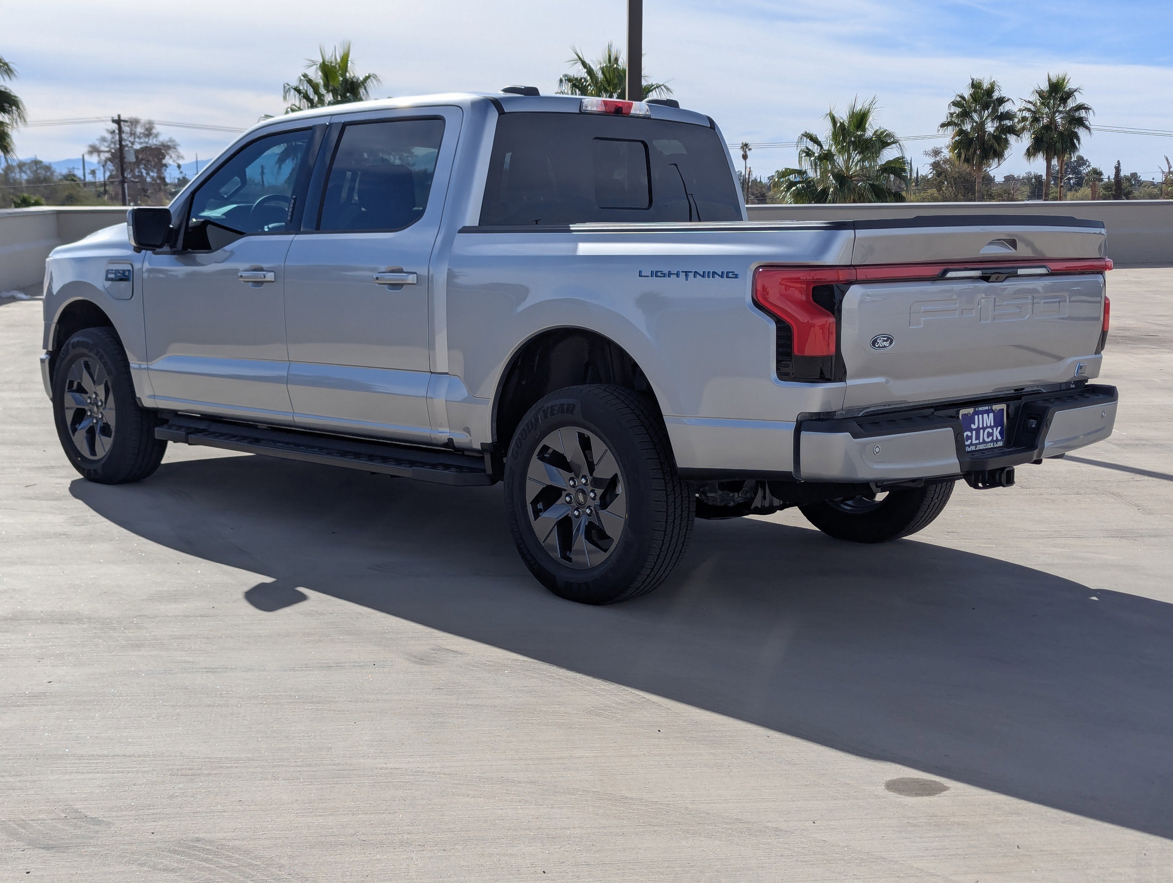 2025 Ford F-150 Lightning LARIAT